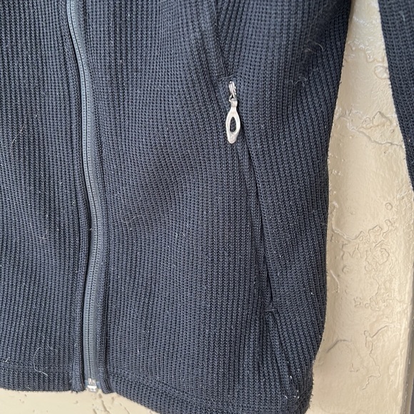 Spyder black fleece inside gorgeous sweater - Picture 2 of 8